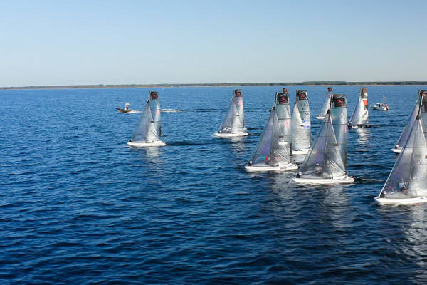 BirdyFish Vliegen over het water foiling zeilen 4.jpg 
