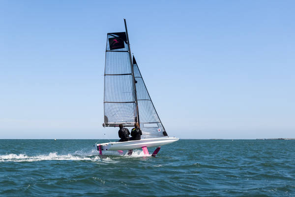 BirdyFish Vliegen over het water foiling zeilen 8.jpg 