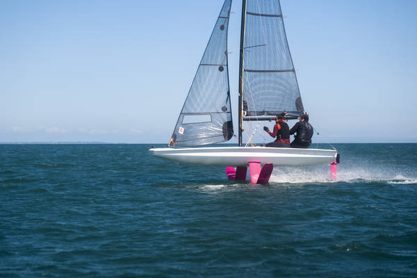 BirdyFish Vliegen over het water foiling zeilen 9.jpg 