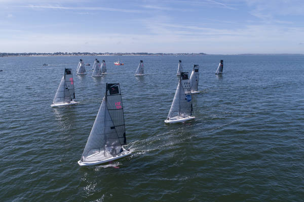 BirdyFish Vliegen over het water foiling zeilen.jpg 