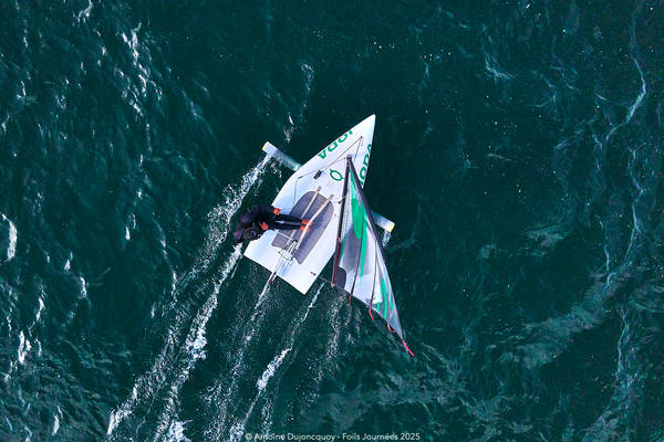IODA by BirdyFish Vliegen over het water foiling zeilen 2.jpg 