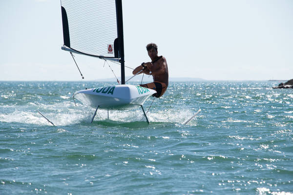 IODA by BirdyFish Vliegen over het water foiling zeilen.jpg 