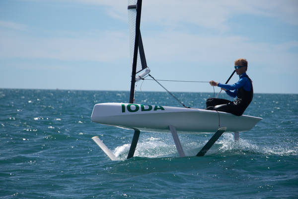 IODA by BirdyFish Vliegen over het water foiling zeilen 3.jpg 